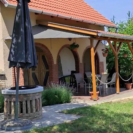 בית נופש In 33661 Balatonendréd